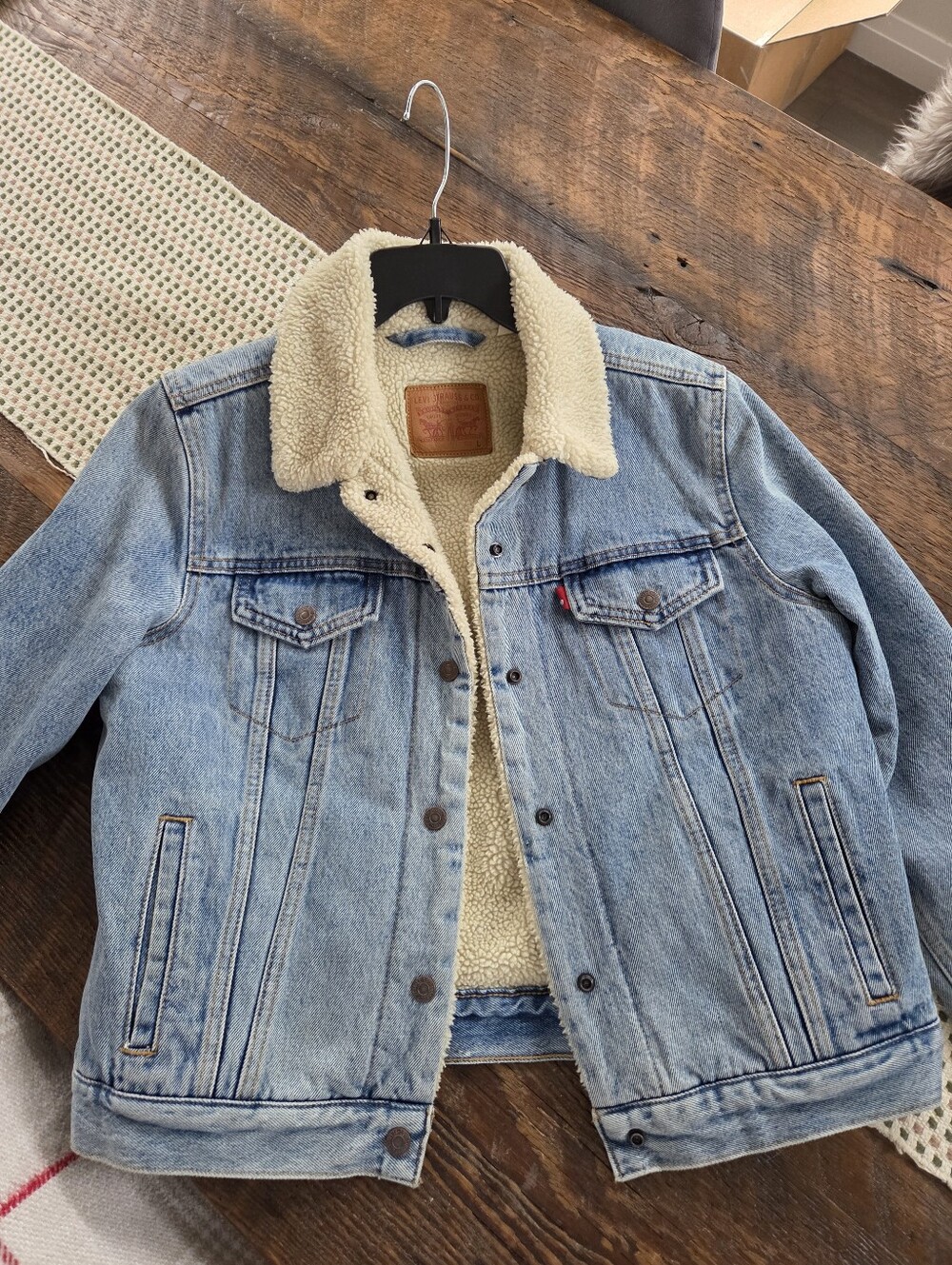 Like New Womens Levis Sherpa Lined DENIM Jacket